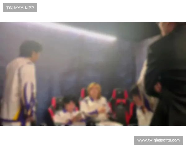 后台互动花絮曝光，选手趣味游戏增进交流